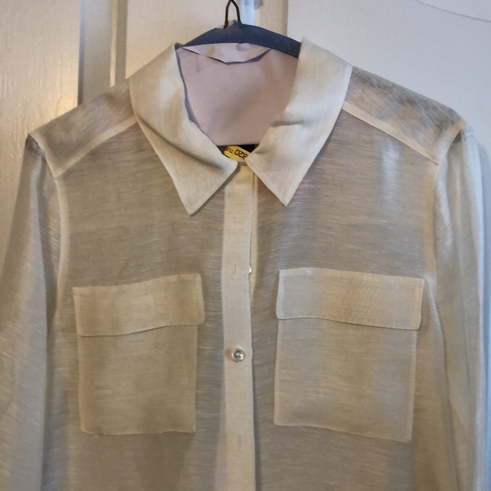 Doncaster Blouse. Size 6.  Sheer ivory Linen & Silk Gorgeously tailored.